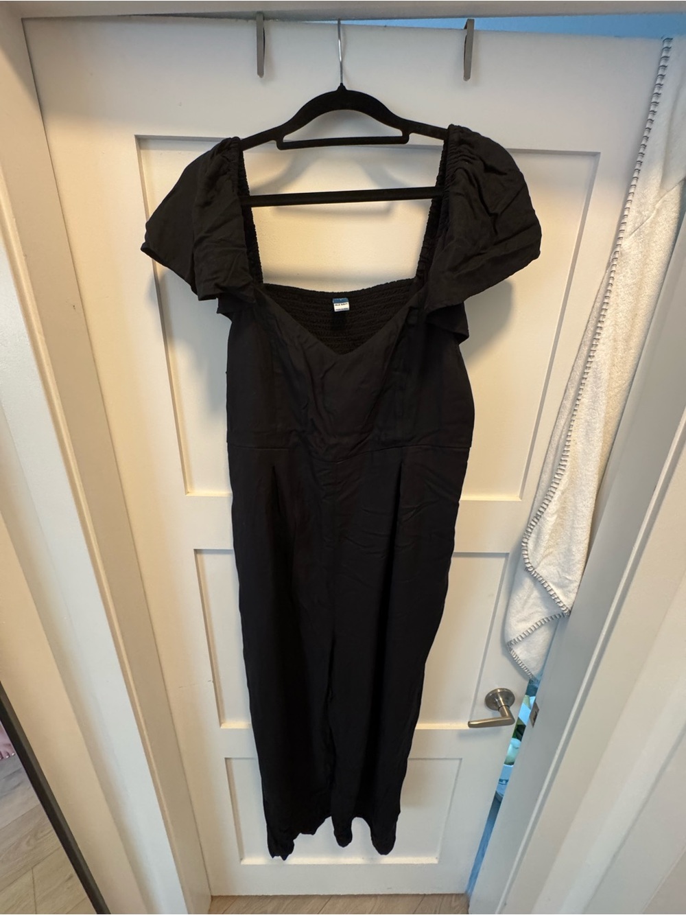 Old Navy Maternity Romper. Size L. BNWT